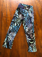 Load image into Gallery viewer, [Lilikoi Wear] Bottoms: NEW *2021* Capri Leggings with Pockets
