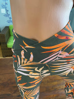画像をギャラリービューアに読み込む, [Lilikoi Wear] Bottoms: NEW *2021* Capri Leggings with Pockets
